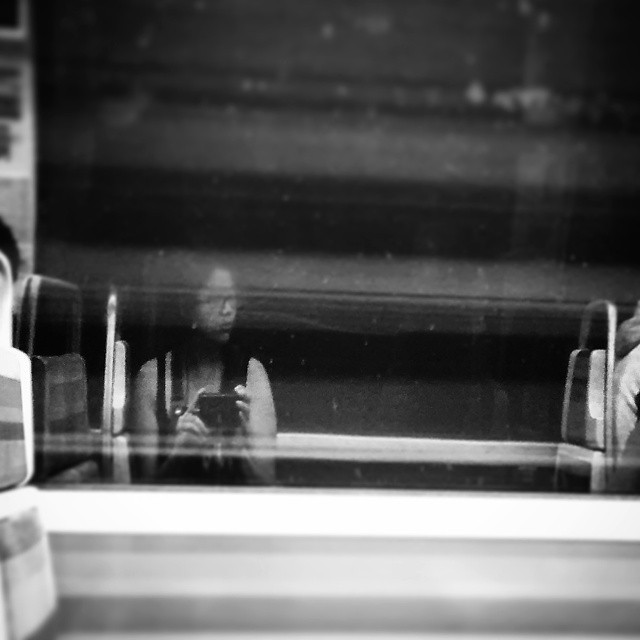 Reflet de Fanny Cheung dans le métro